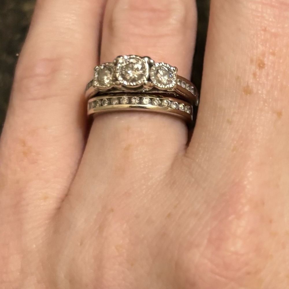 Elegant White Gold Women's Ring Set